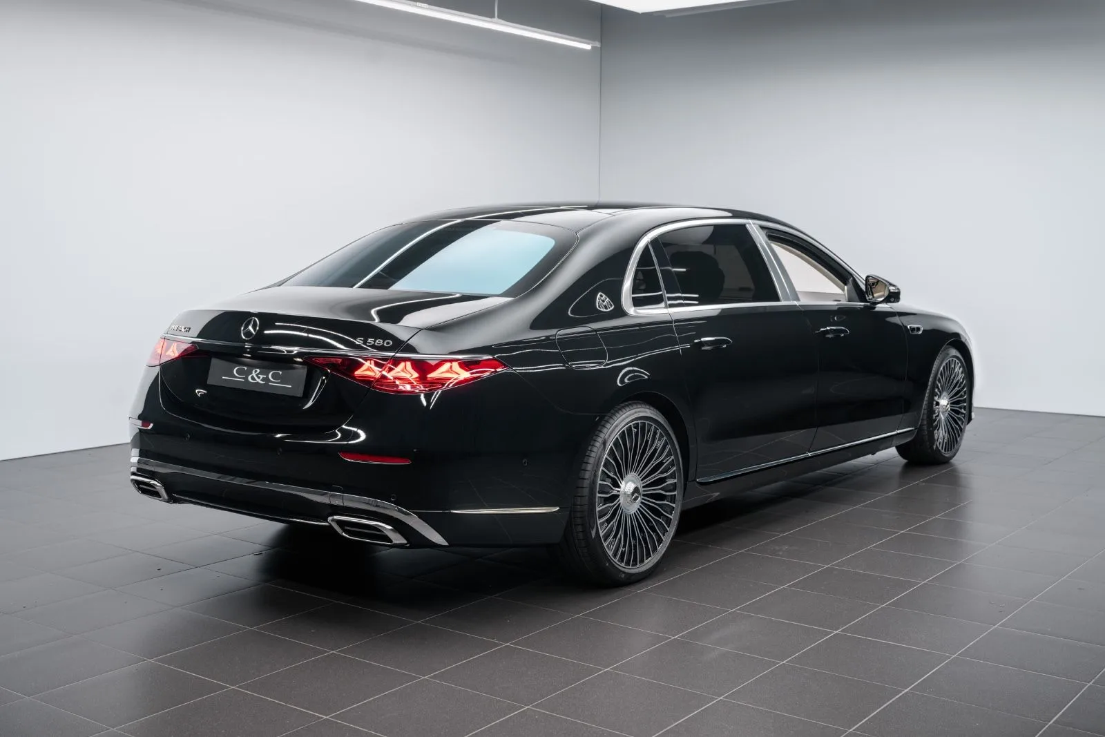 2027 Mercedes-Maybach S 580, 2/22