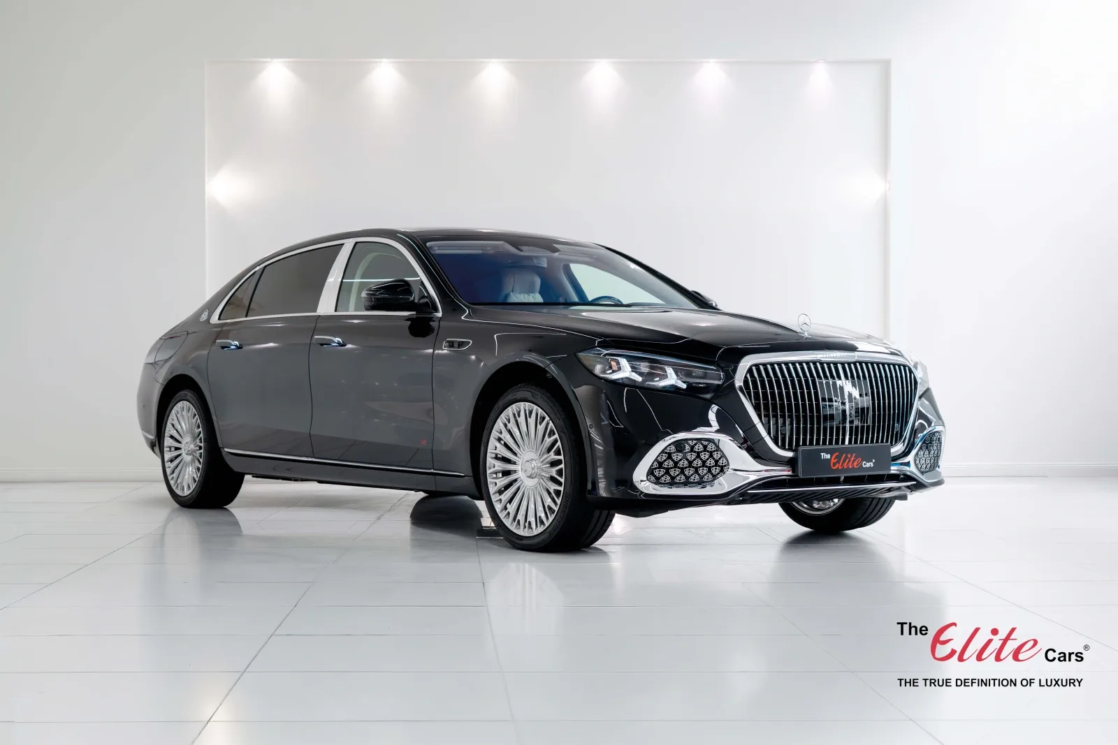 2027 Mercedes-Maybach S 580 proposée par un concessionnaire spécialisé à Dubaï, Émirats arabes unis, photo principale