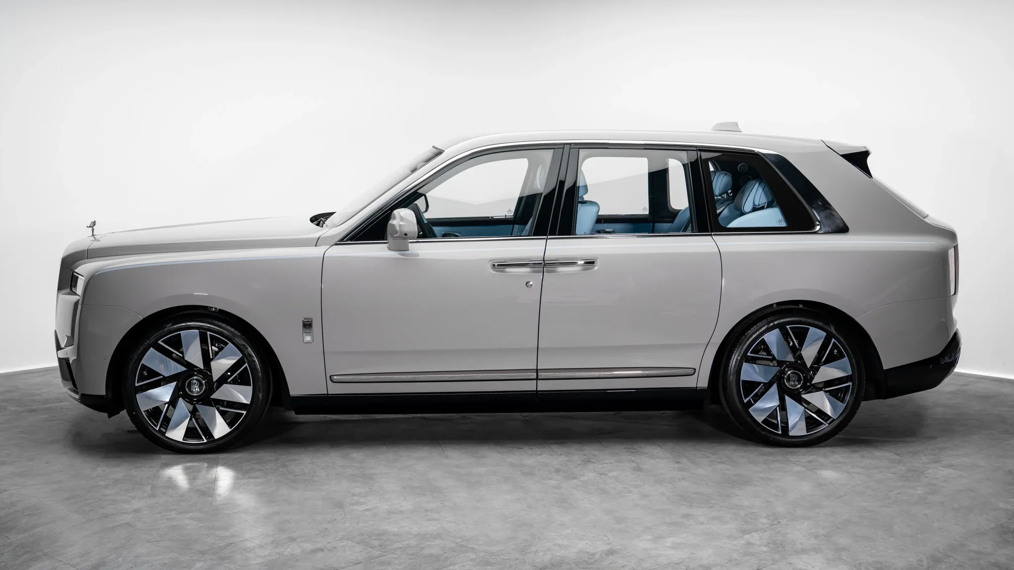 2027 Rolls-Royce Cullinan, 6/30