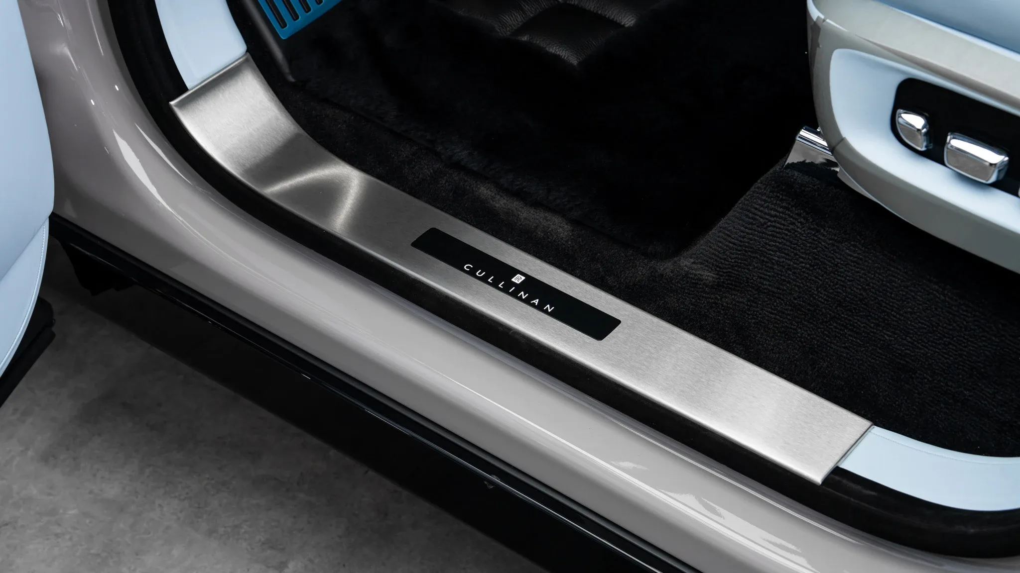 2027 Rolls-Royce Cullinan, 15/30