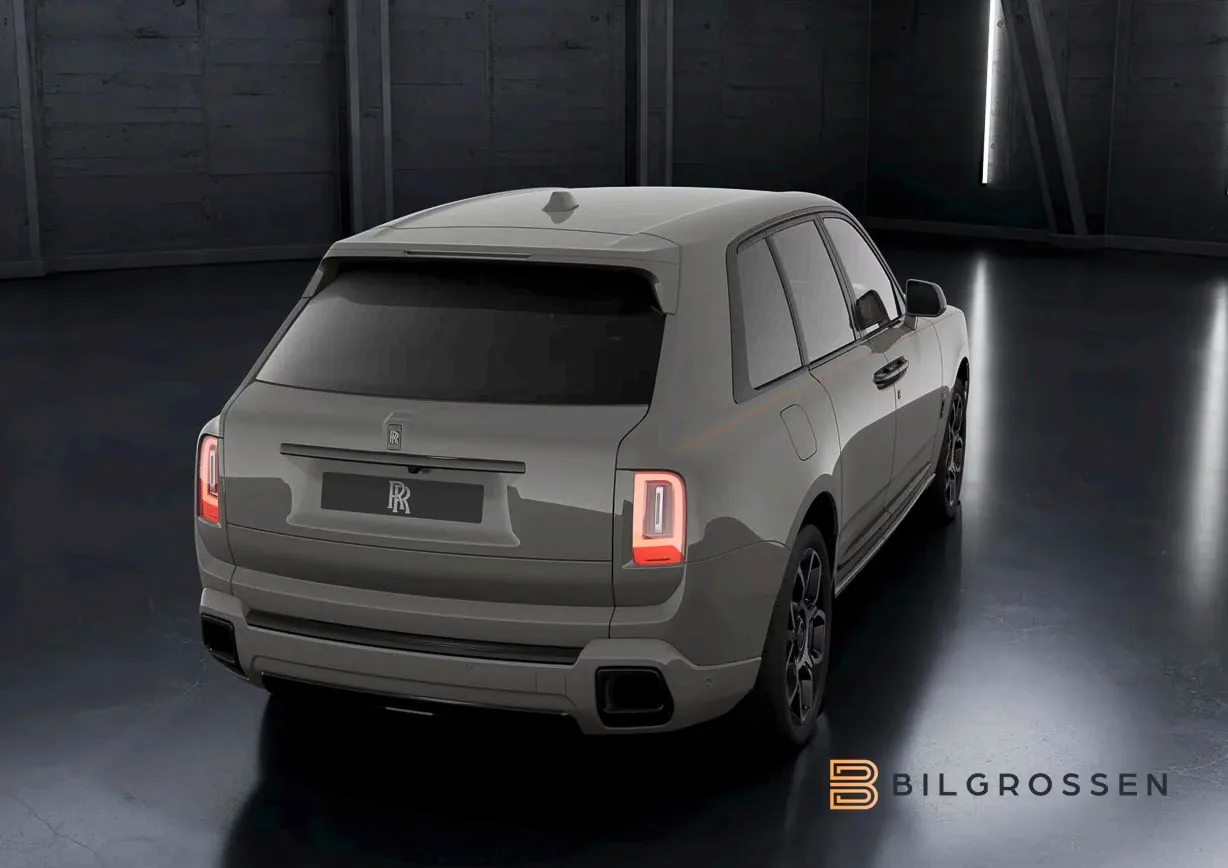 2027 Rolls-Royce Cullinan Series II Black Badge, 2/9