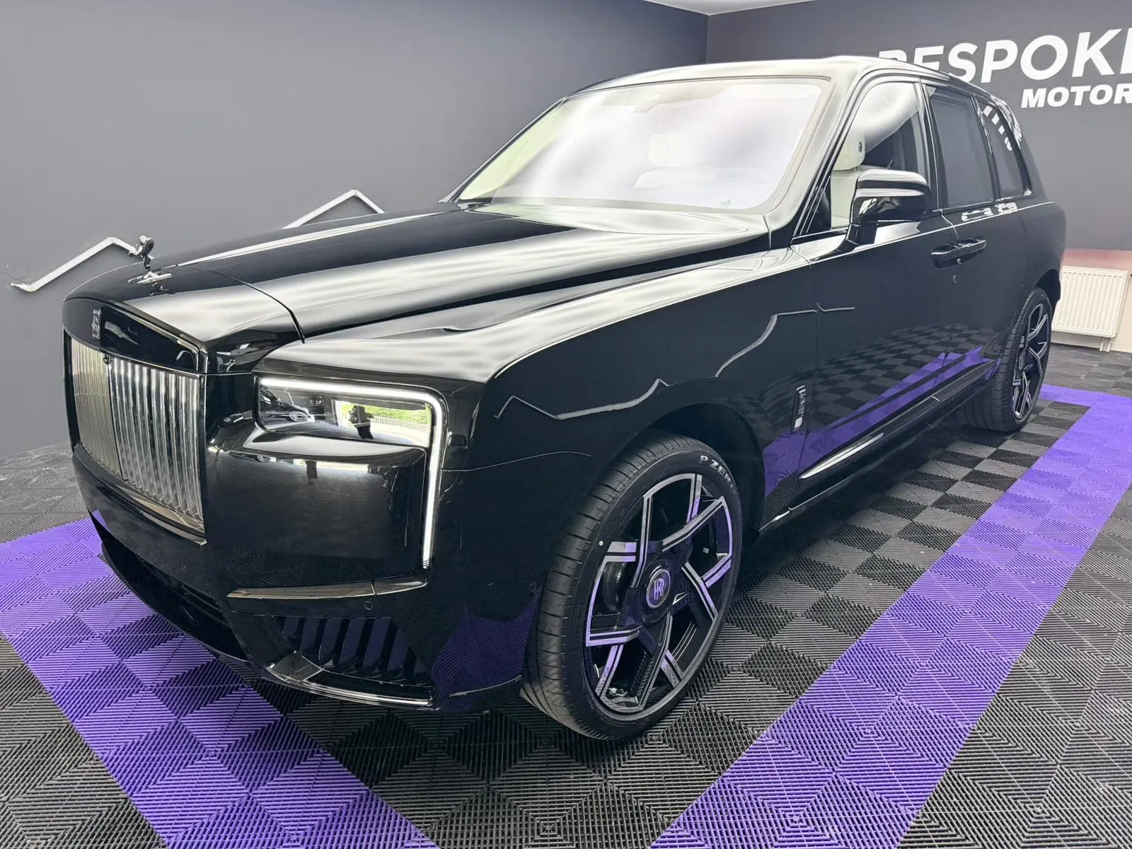 2027 Rolls-Royce Cullinan Series II Black Badge angeboten von einem Fachhändler in Bratislava, Slowakei, Hauptfoto