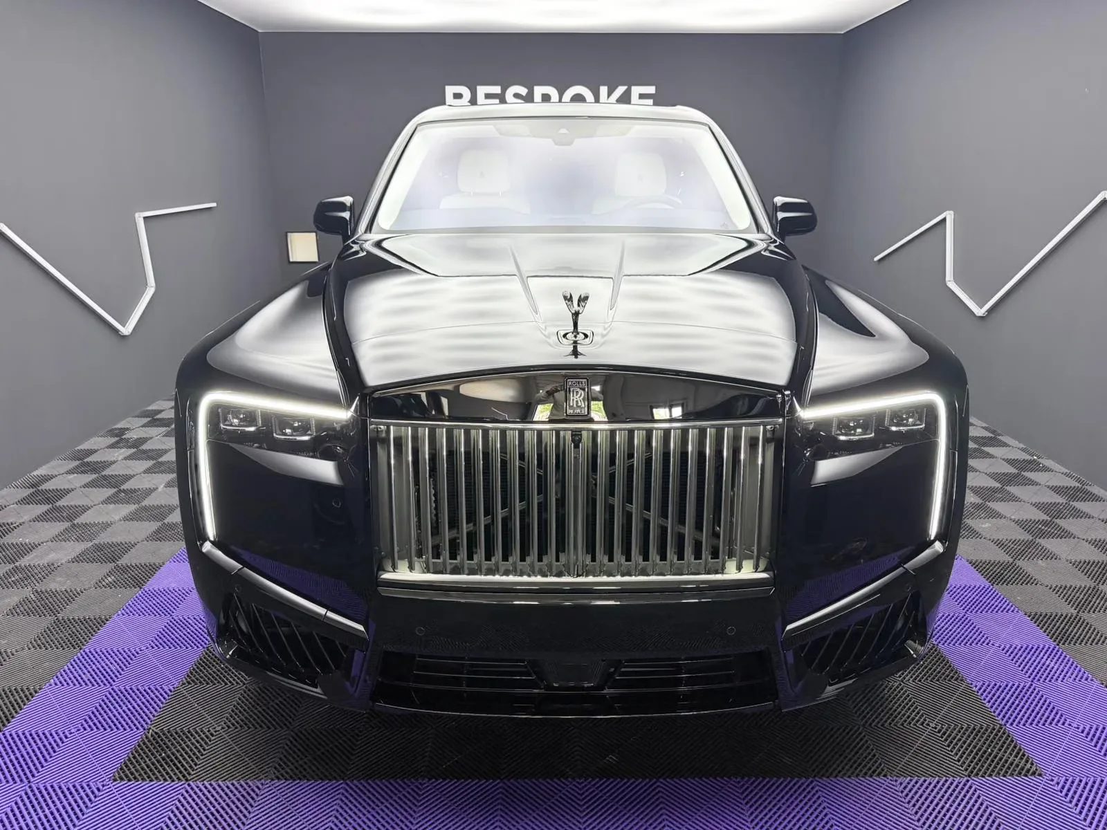2027 Rolls-Royce Cullinan Series II Black Badge, 2/30