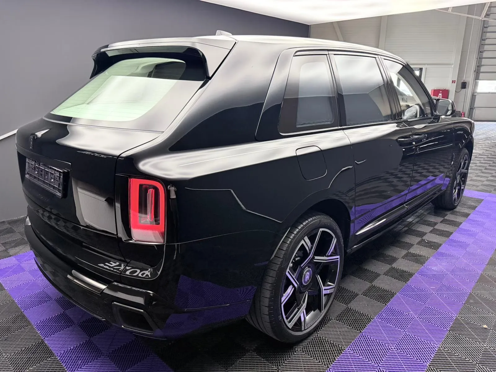 2027 Rolls-Royce Cullinan Series II Black Badge, 4/30