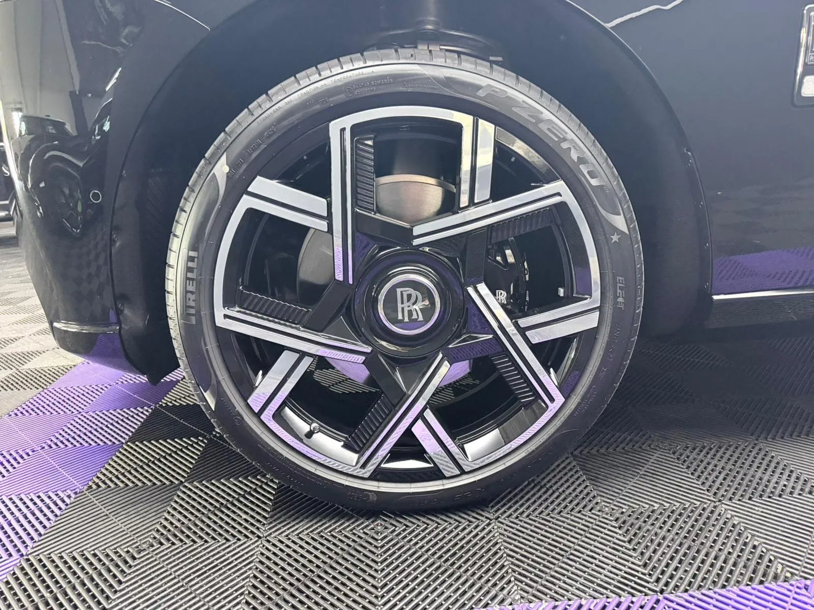 2027 Rolls-Royce Cullinan Series II Black Badge, 6/30