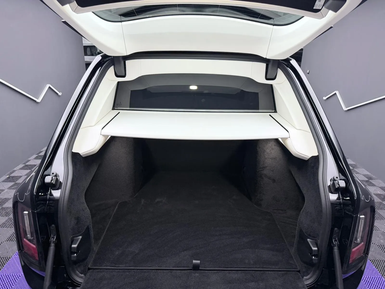 2027 Rolls-Royce Cullinan Series II Black Badge, 7/30