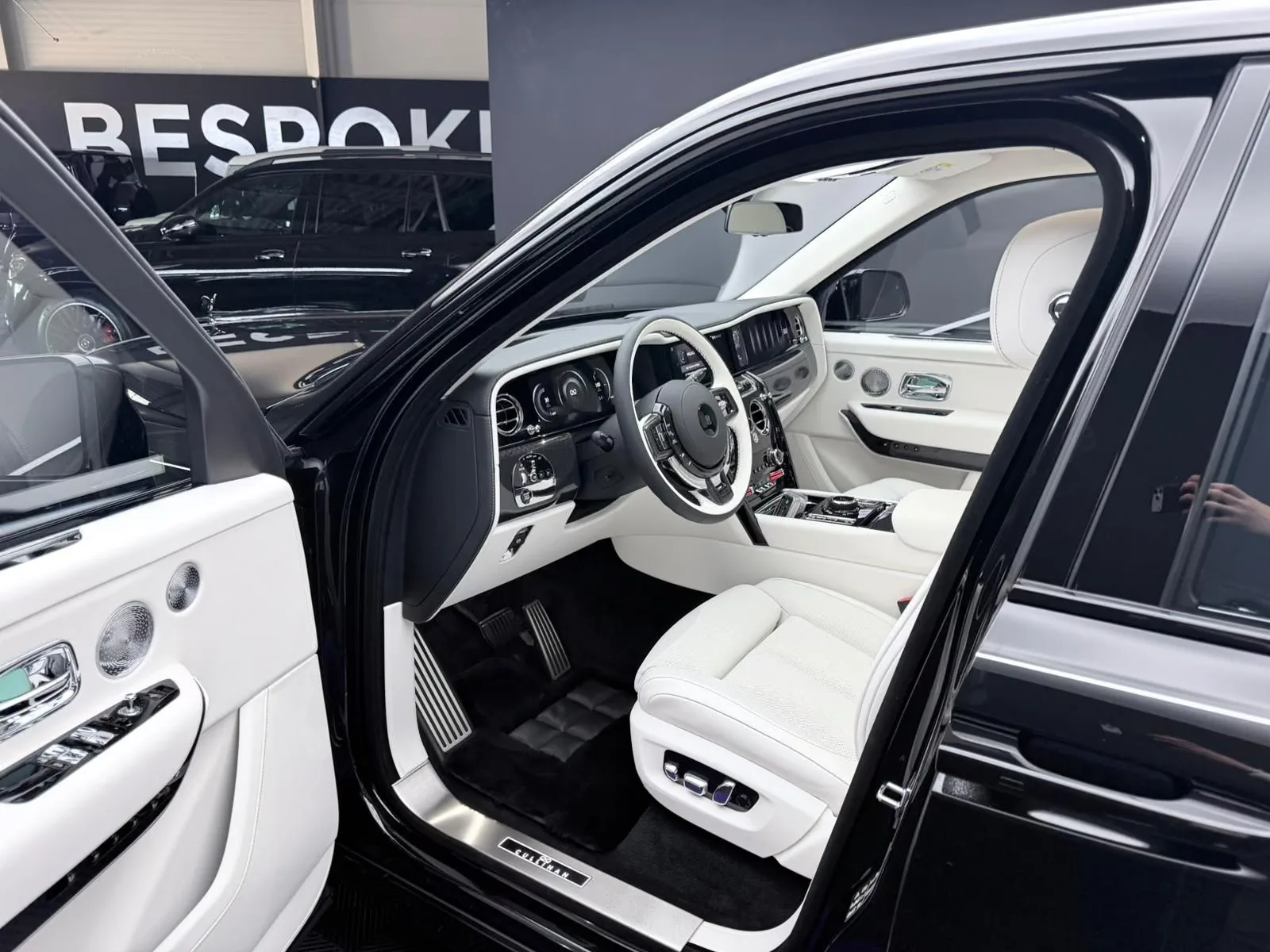 2027 Rolls-Royce Cullinan Series II Black Badge, 10/30