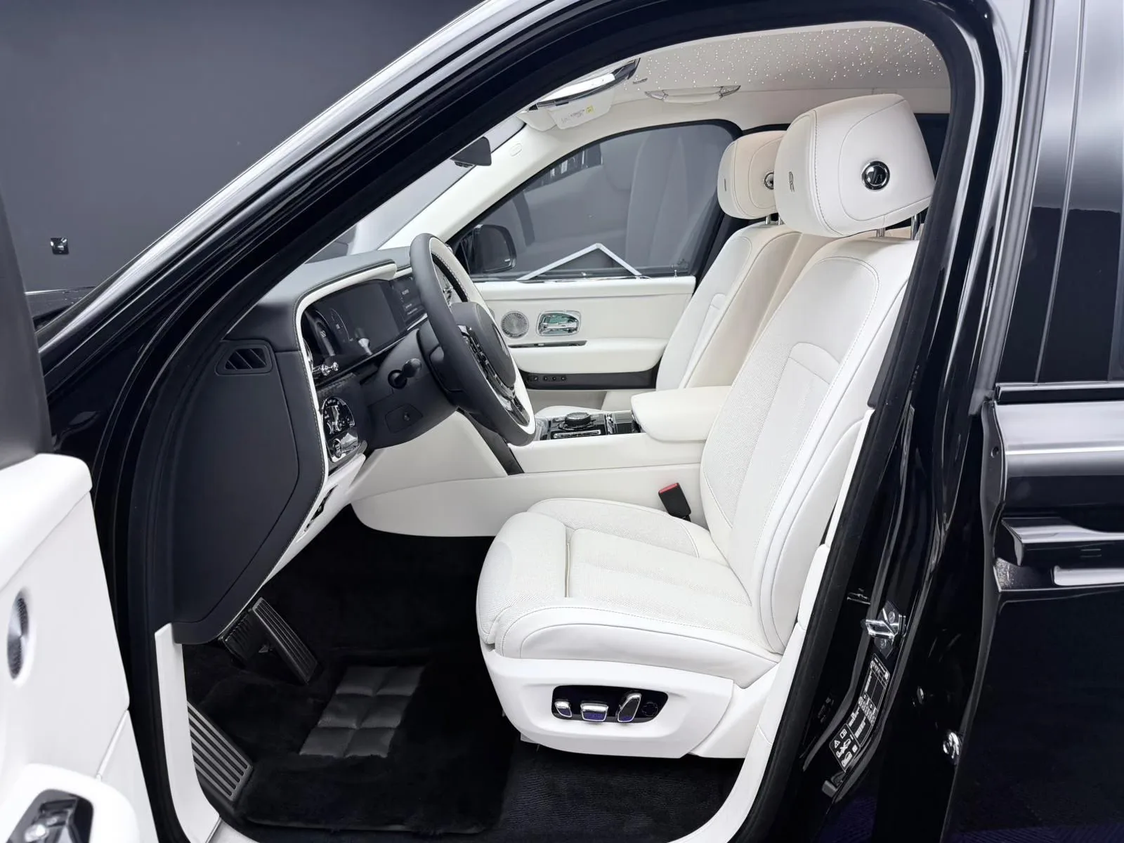 2027 Rolls-Royce Cullinan Series II Black Badge, 11/30