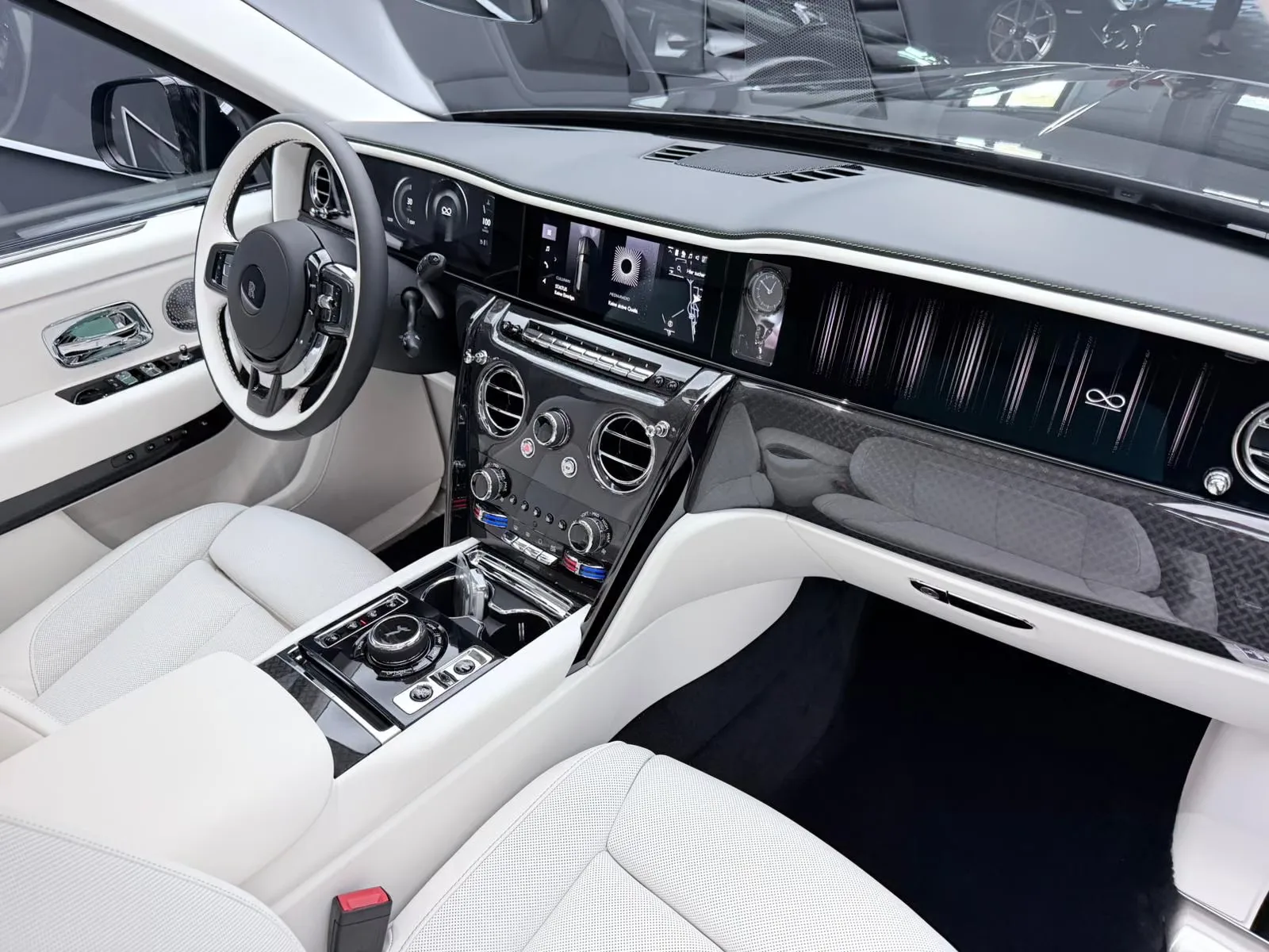 2027 Rolls-Royce Cullinan Series II Black Badge, 13/30