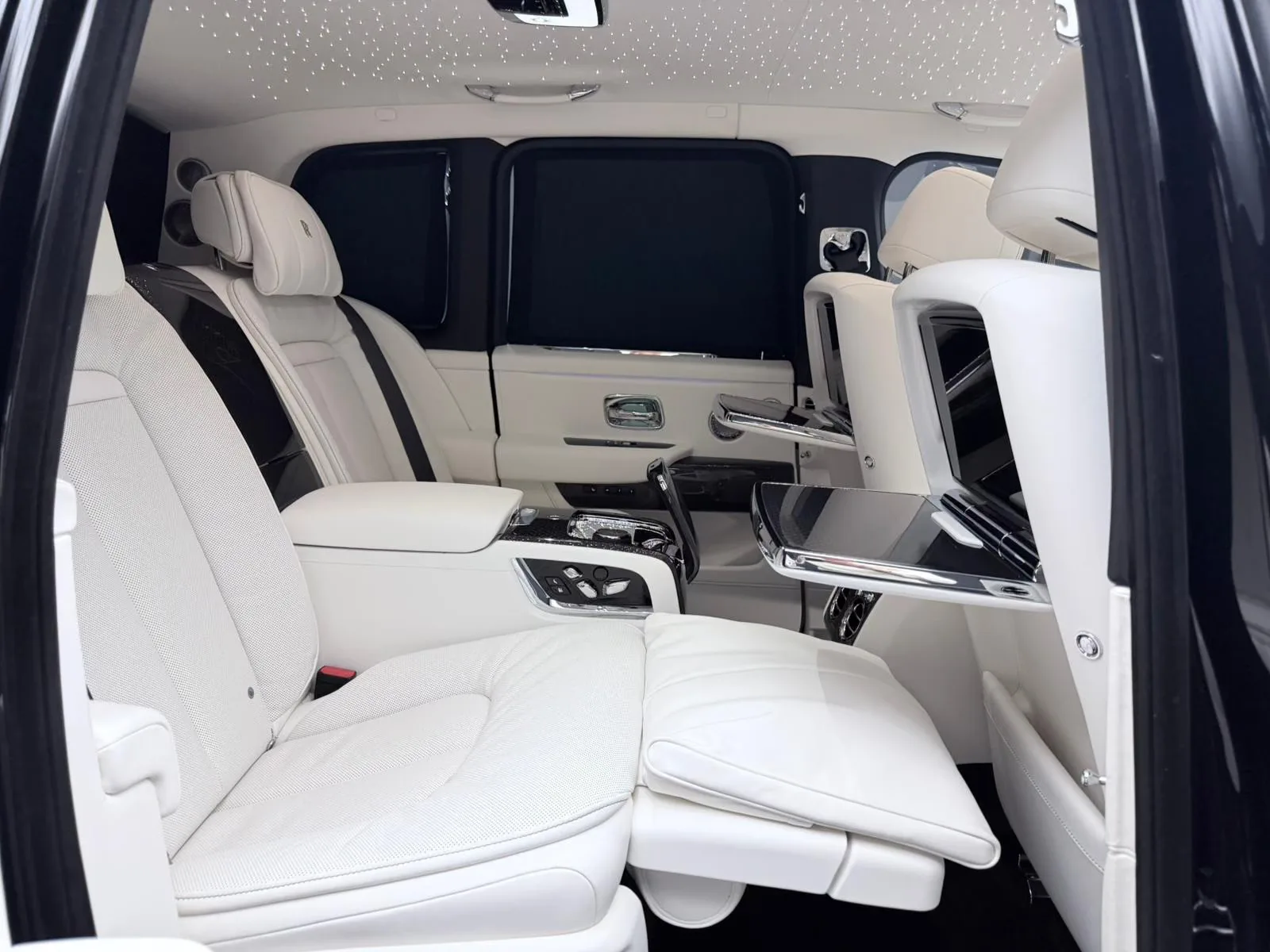 2027 Rolls-Royce Cullinan Series II Black Badge, 18/30
