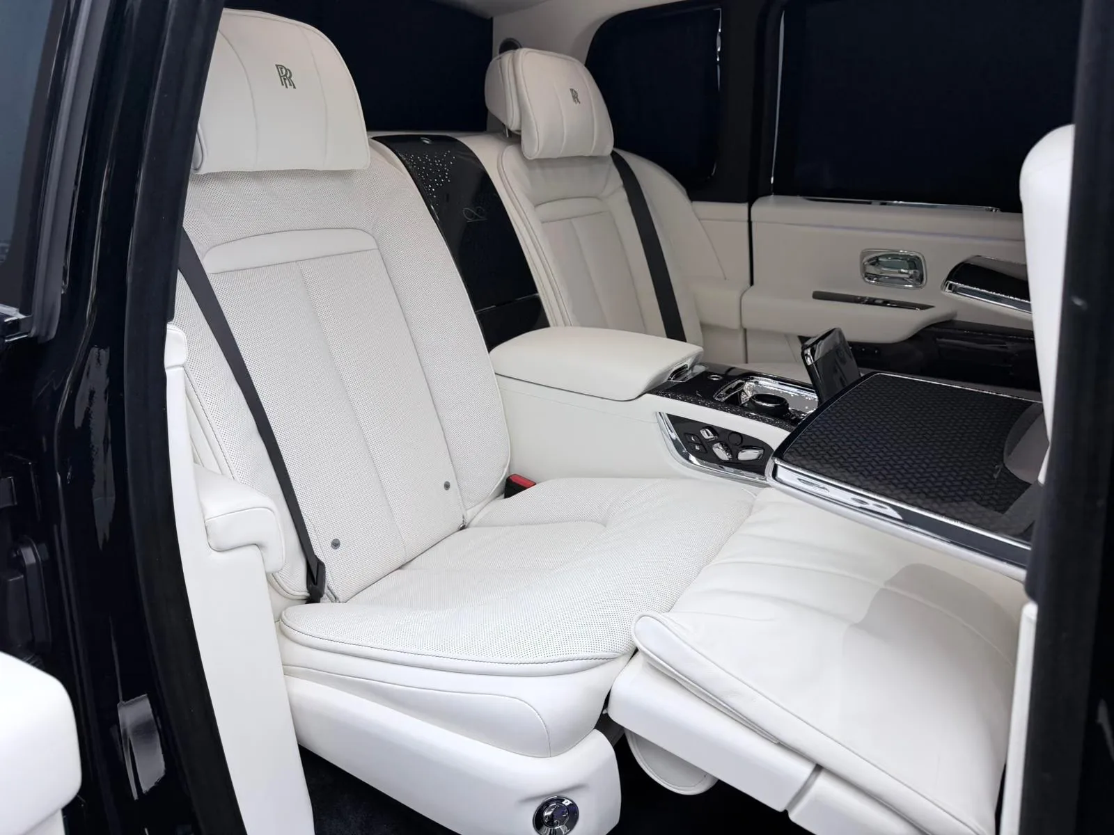 2027 Rolls-Royce Cullinan Series II Black Badge, 19/30