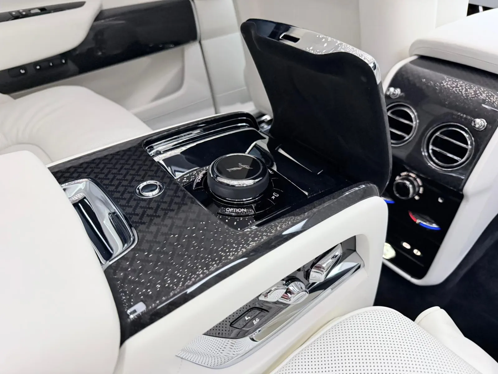 2027 Rolls-Royce Cullinan Series II Black Badge, 21/30