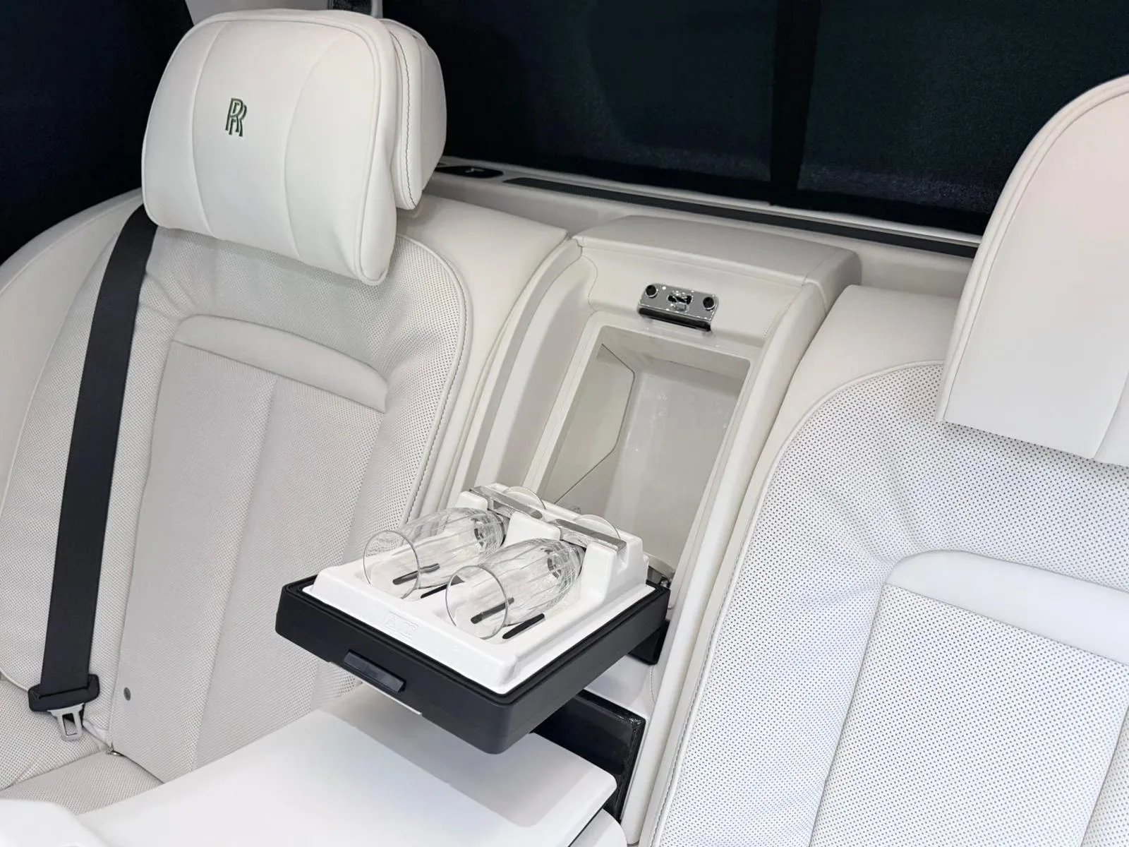 2027 Rolls-Royce Cullinan Series II Black Badge, 22/30
