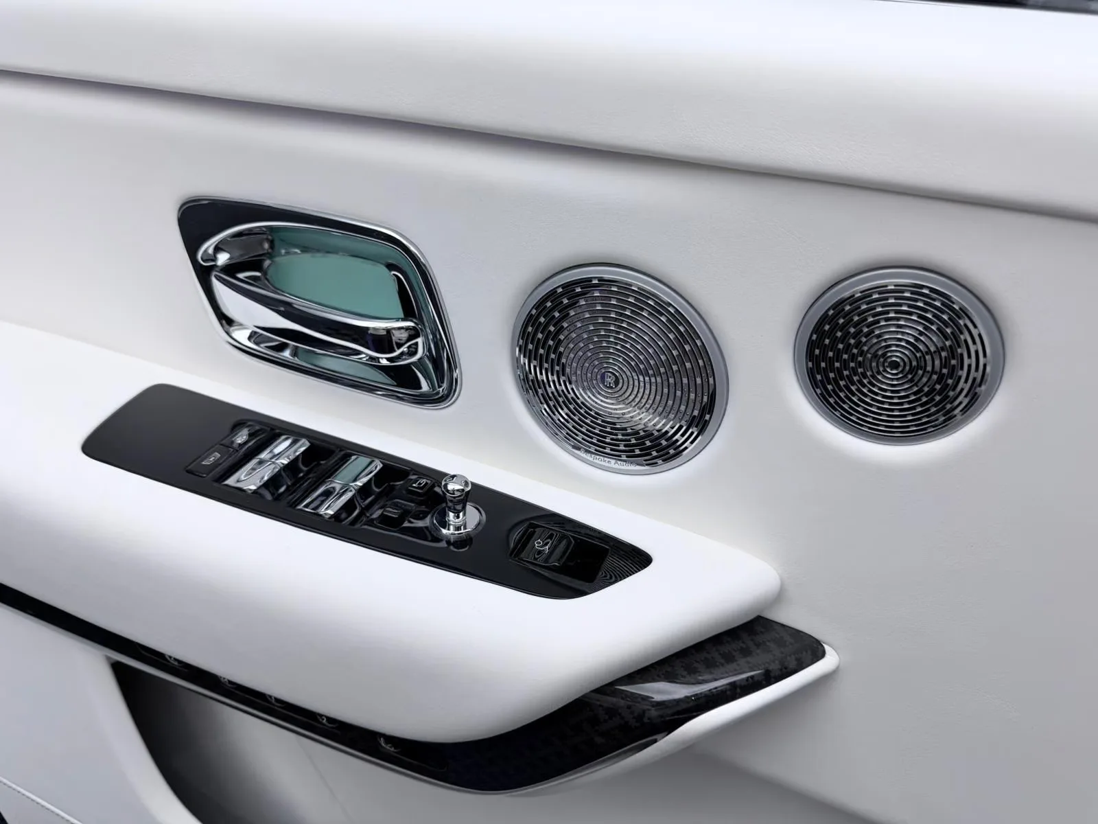 2027 Rolls-Royce Cullinan Series II Black Badge, 25/30