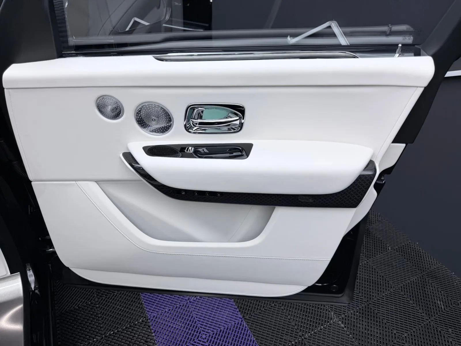 2027 Rolls-Royce Cullinan Series II Black Badge, 26/30