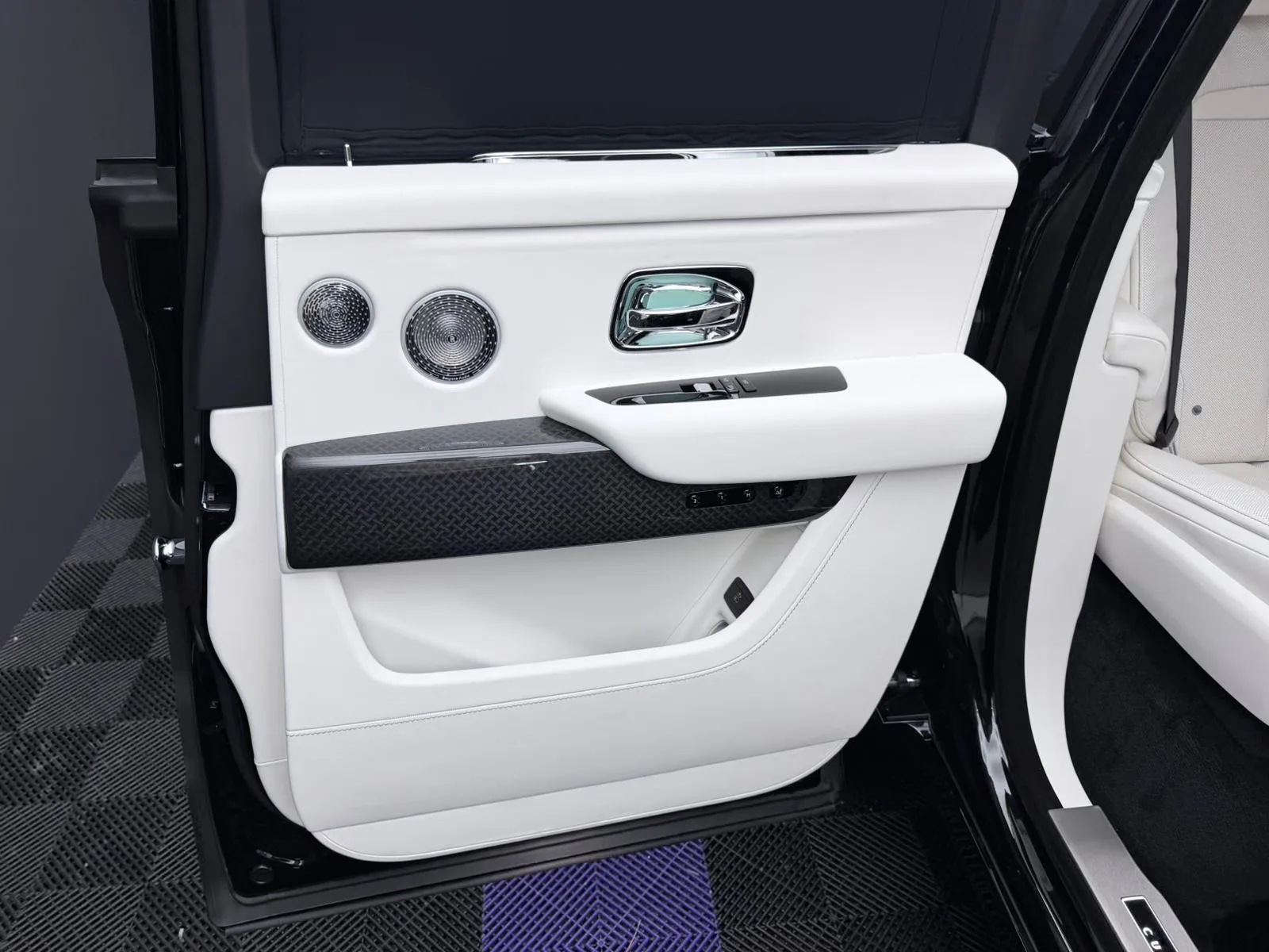 2027 Rolls-Royce Cullinan Series II Black Badge, 28/30
