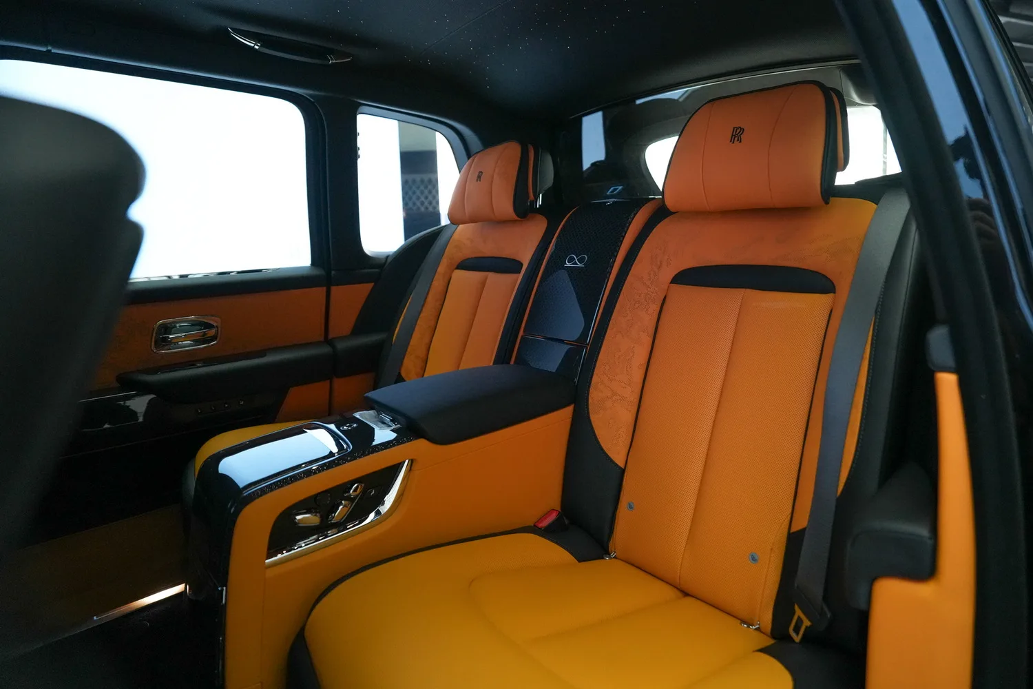 2027 Rolls-Royce Cullinan Series II Black Badge, 5/18