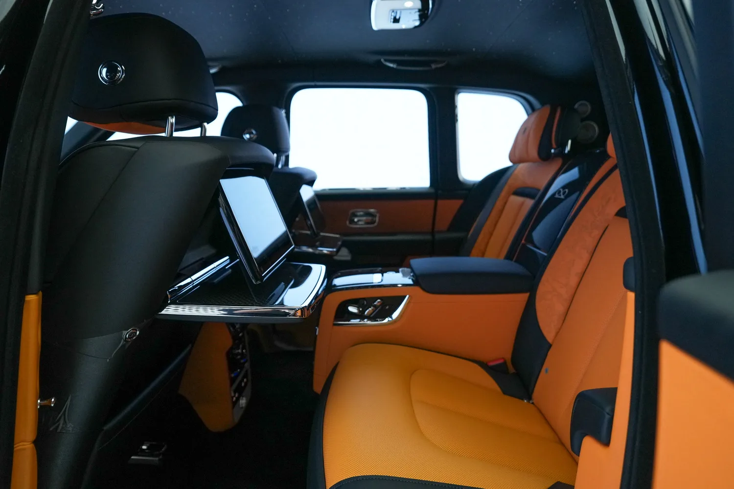 2027 Rolls-Royce Cullinan Series II Black Badge, 8/18