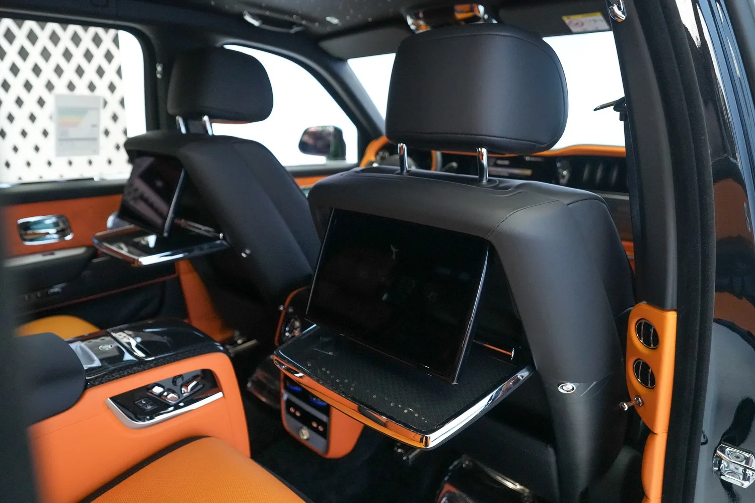 2027 Rolls-Royce Cullinan Series II Black Badge, 10/18