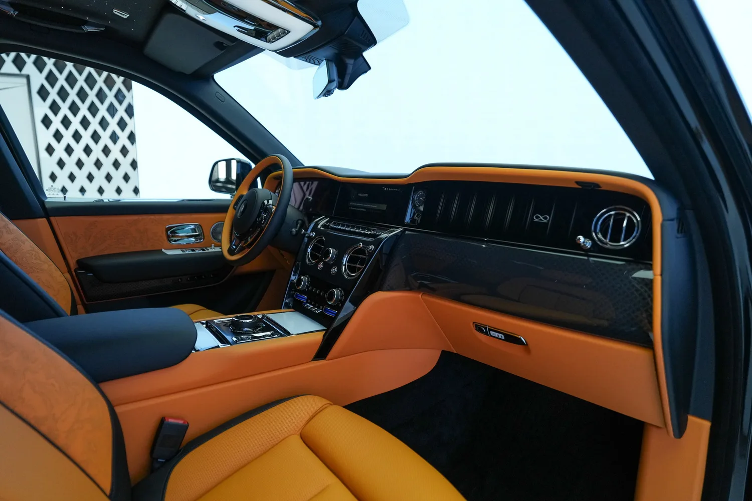 2027 Rolls-Royce Cullinan Series II Black Badge, 11/18
