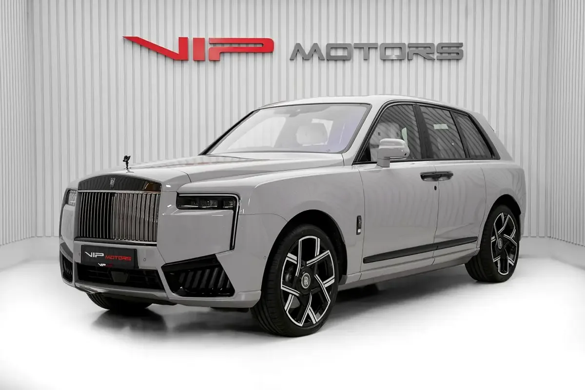 2027 Rolls-Royce Cullinan Series II Black Badge angeboten von einem Fachhändler in Dubai, Vereinigte Arabische Emirate, Hauptfoto