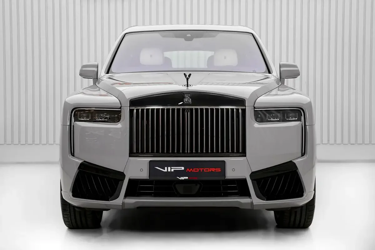 2027 Rolls-Royce Cullinan Series II Black Badge, 2/15