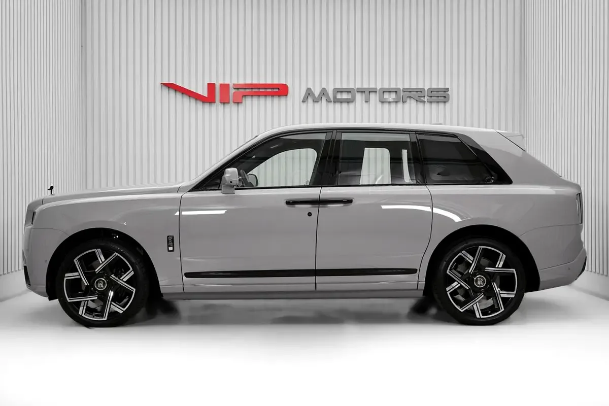2027 Rolls-Royce Cullinan Series II Black Badge, 7/15