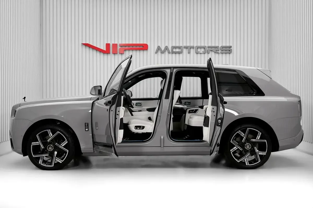 2027 Rolls-Royce Cullinan Series II Black Badge, 8/15