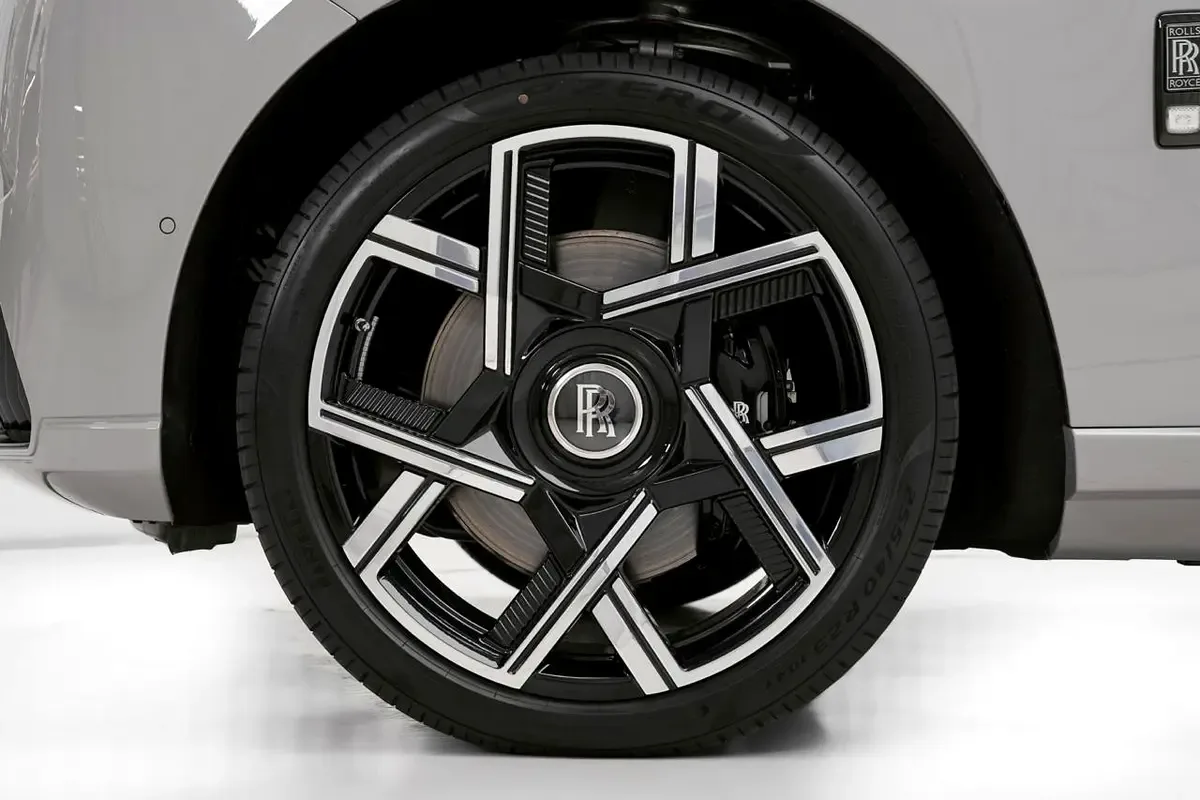 2027 Rolls-Royce Cullinan Series II Black Badge, 9/15