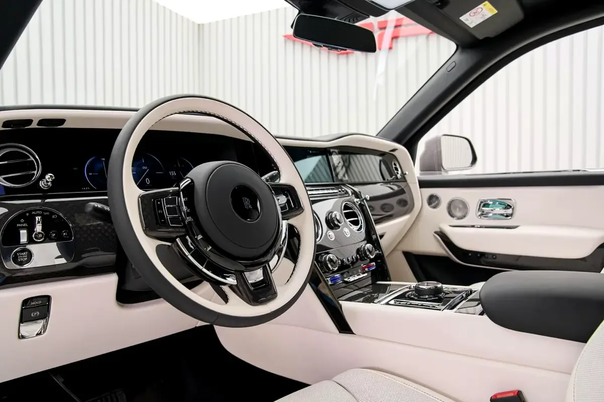 2027 Rolls-Royce Cullinan Series II Black Badge, 10/15