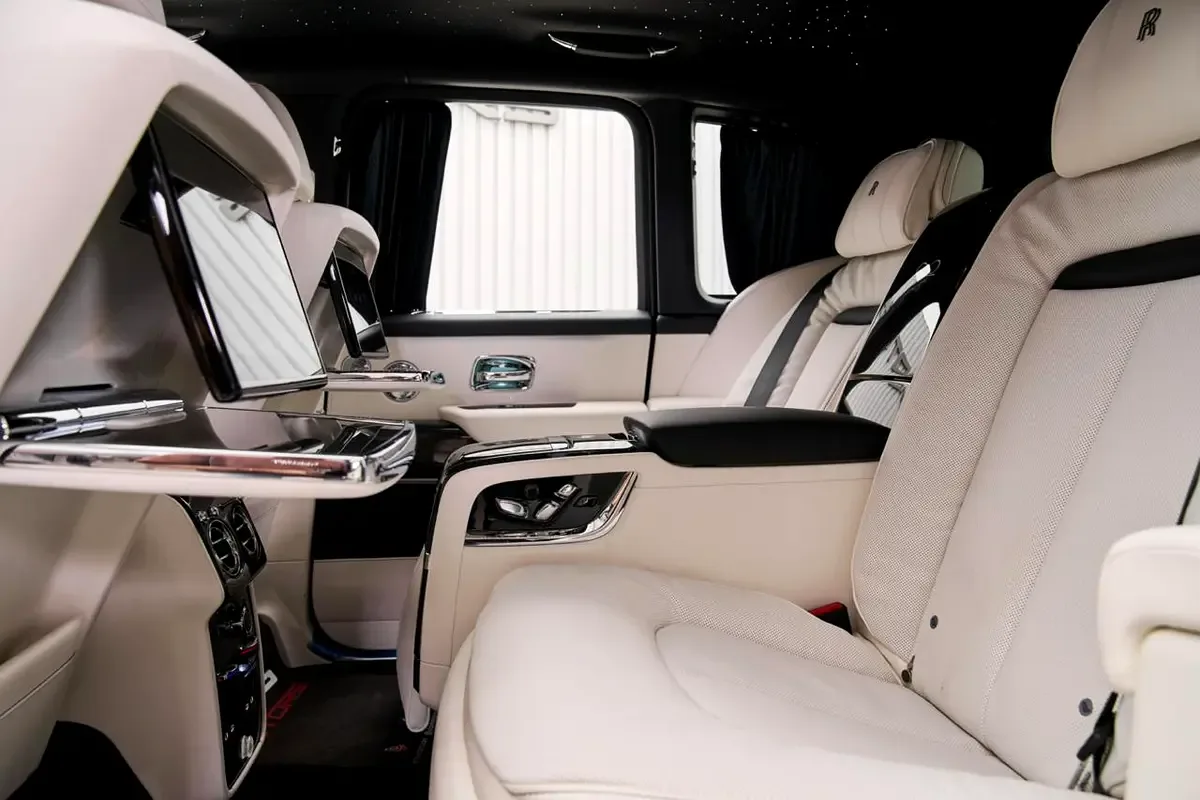 2027 Rolls-Royce Cullinan Series II Black Badge, 13/15