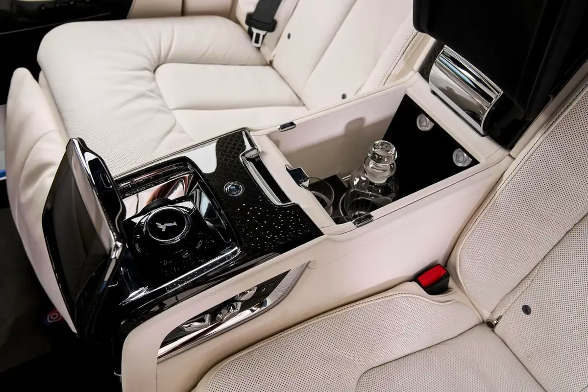 2027 Rolls-Royce Cullinan Series II Black Badge, 15/15