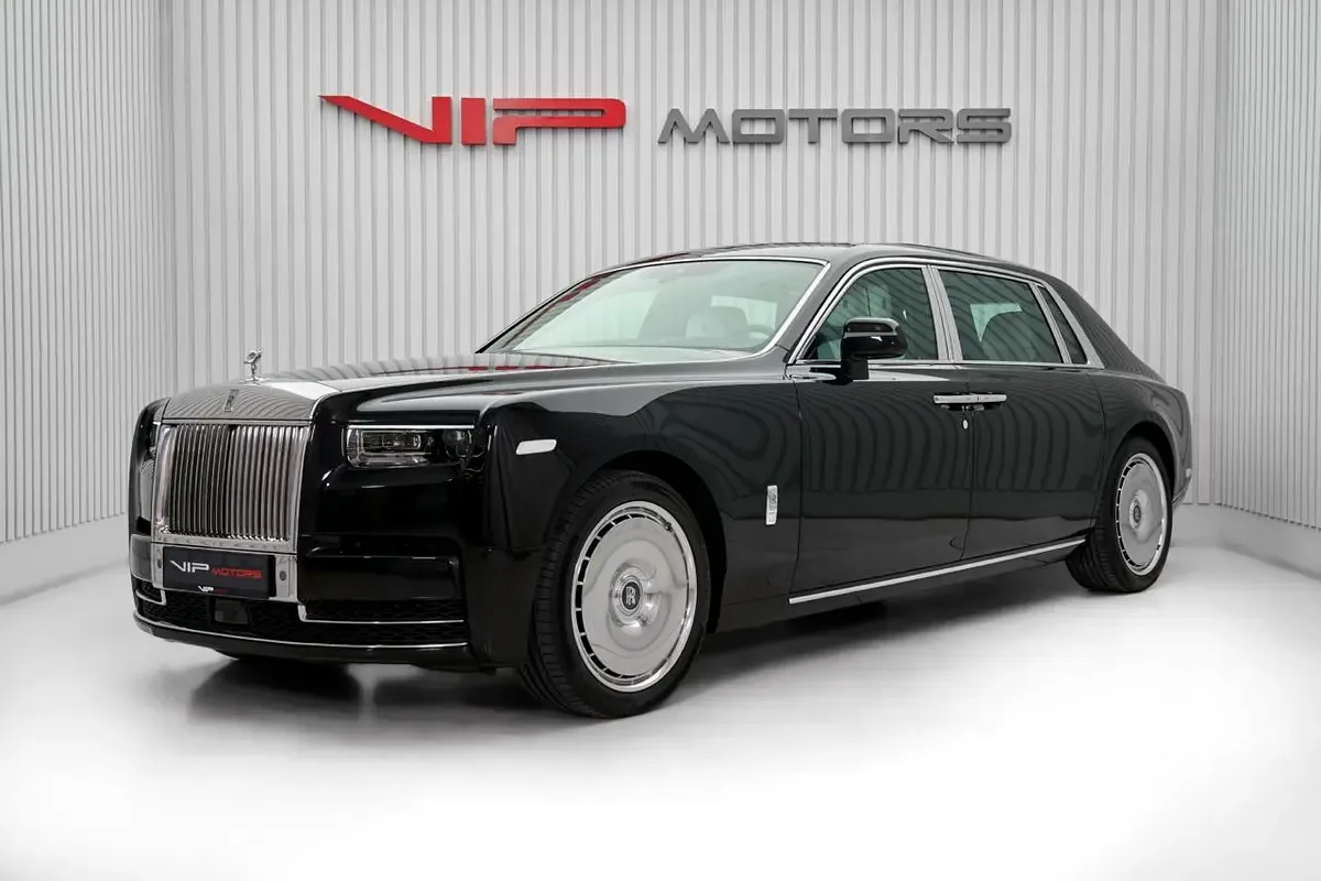 2027 Rolls-Royce Phantom Extended Series II angeboten von einem Fachhändler in Dubai, Vereinigte Arabische Emirate, Hauptfoto