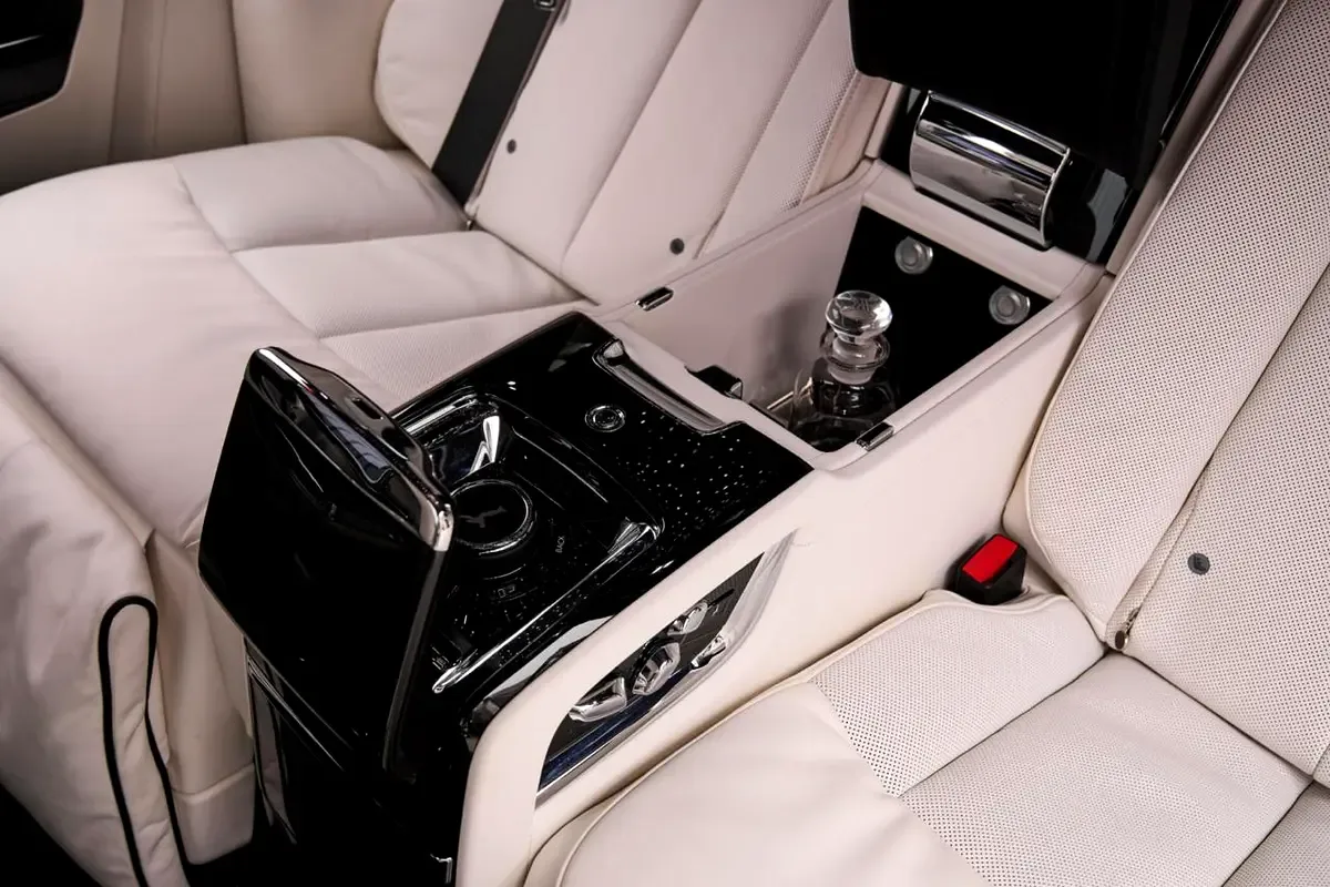 2027 Rolls-Royce Phantom Extended Series II, 13/14