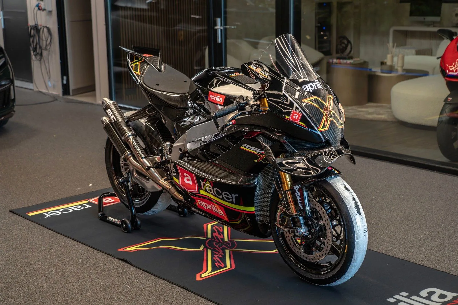 Aprilia RSV4 angeboten von einem Händler für Luxusmotorräder in Gronau, Deutschland, Hauptfoto