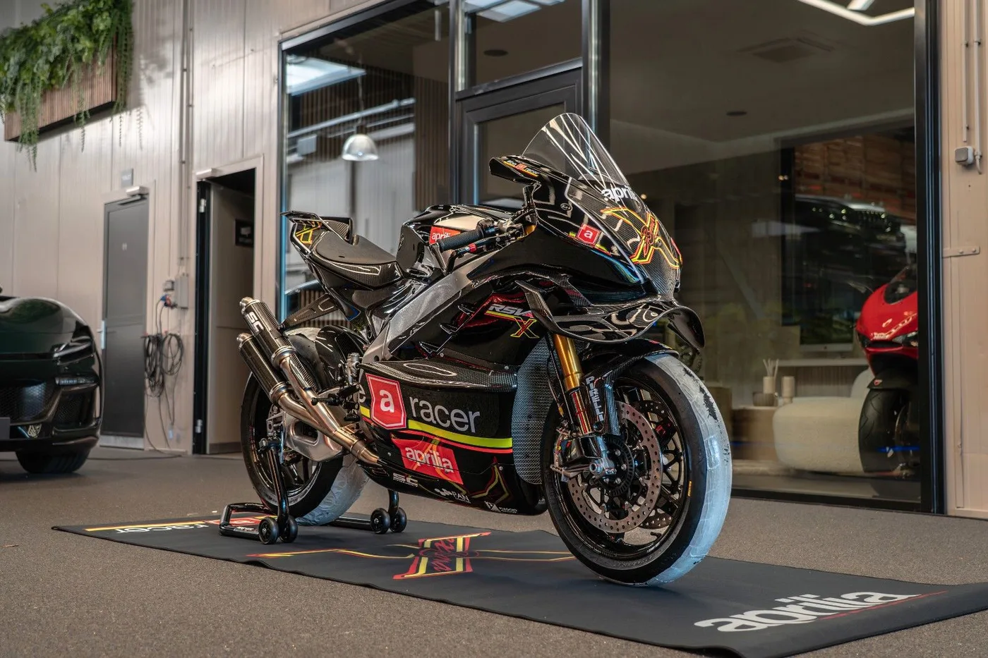 Aprilia RSV4 offered by a luxury motorcycle dealer in Gronau, Germany, photo 3 of 25