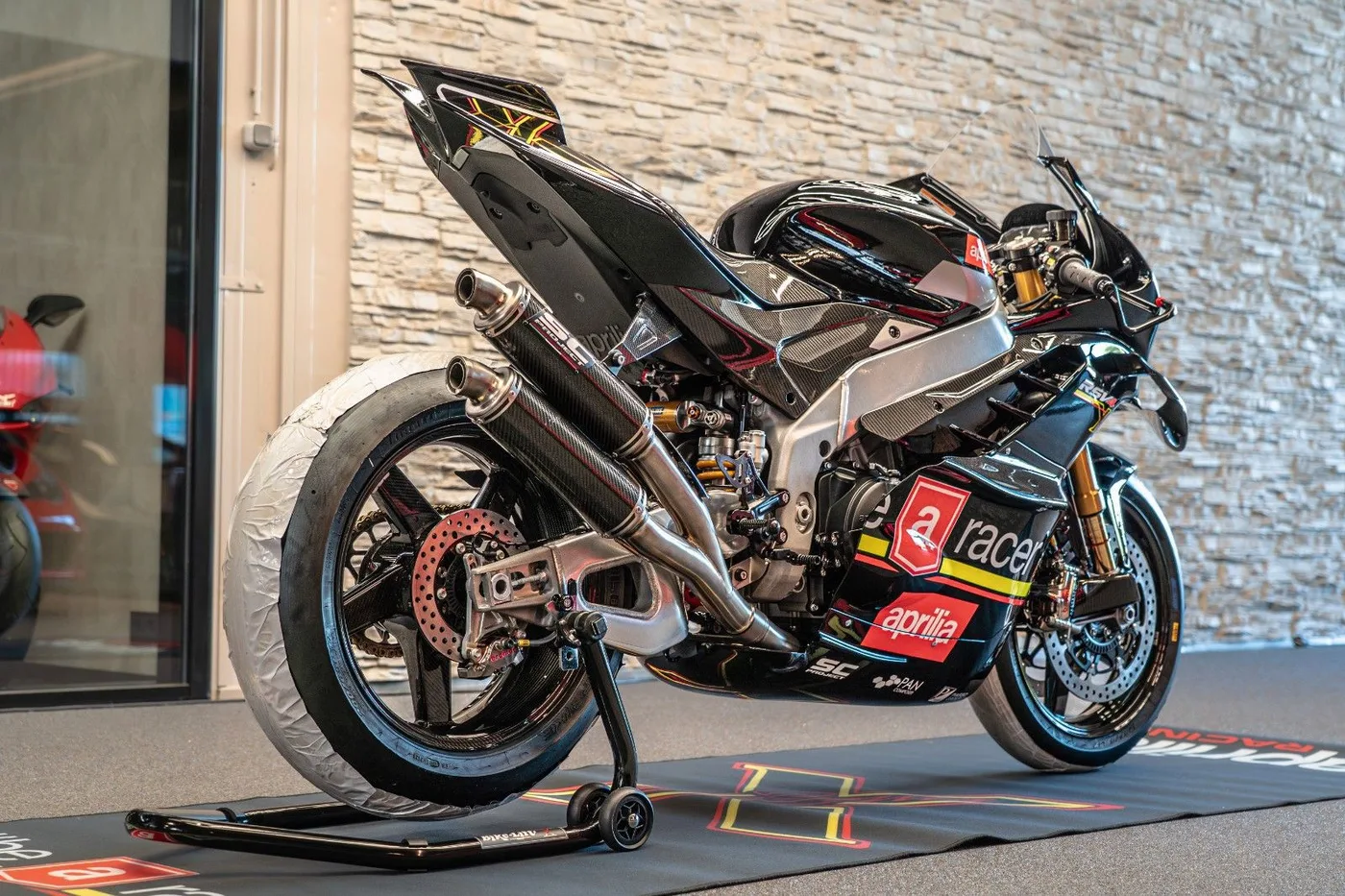 Aprilia RSV4 offered by a luxury motorcycle dealer in Gronau, Germany, photo 6 of 25