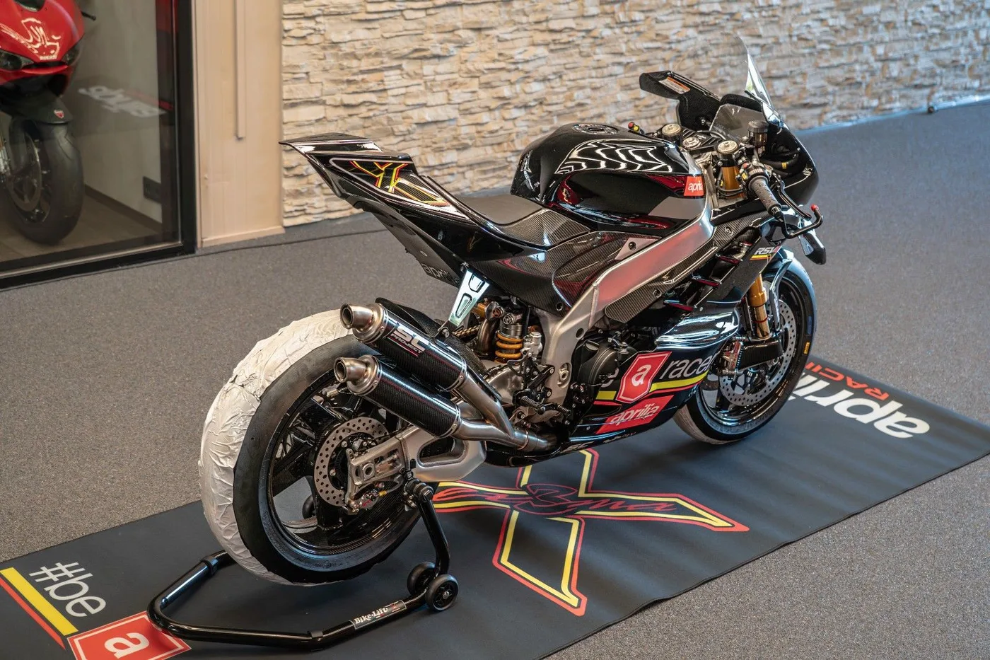 Aprilia RSV4 offered by a luxury motorcycle dealer in Gronau, Germany, photo 7 of 25