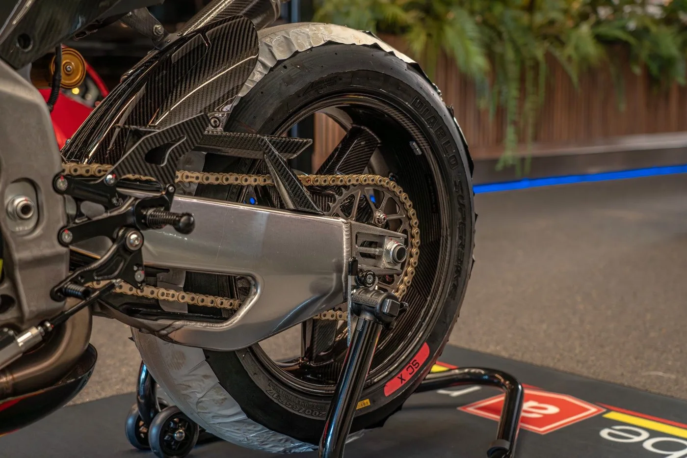 Aprilia RSV4 offered by a luxury motorcycle dealer in Gronau, Germany, photo 17 of 25