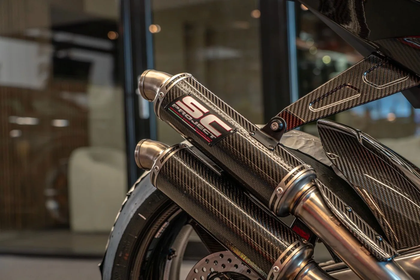 Aprilia RSV4 offered by a luxury motorcycle dealer in Gronau, Germany, photo 19 of 25