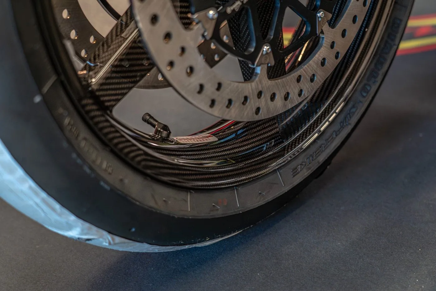 Aprilia RSV4 offered by a luxury motorcycle dealer in Gronau, Germany, photo 25 of 25