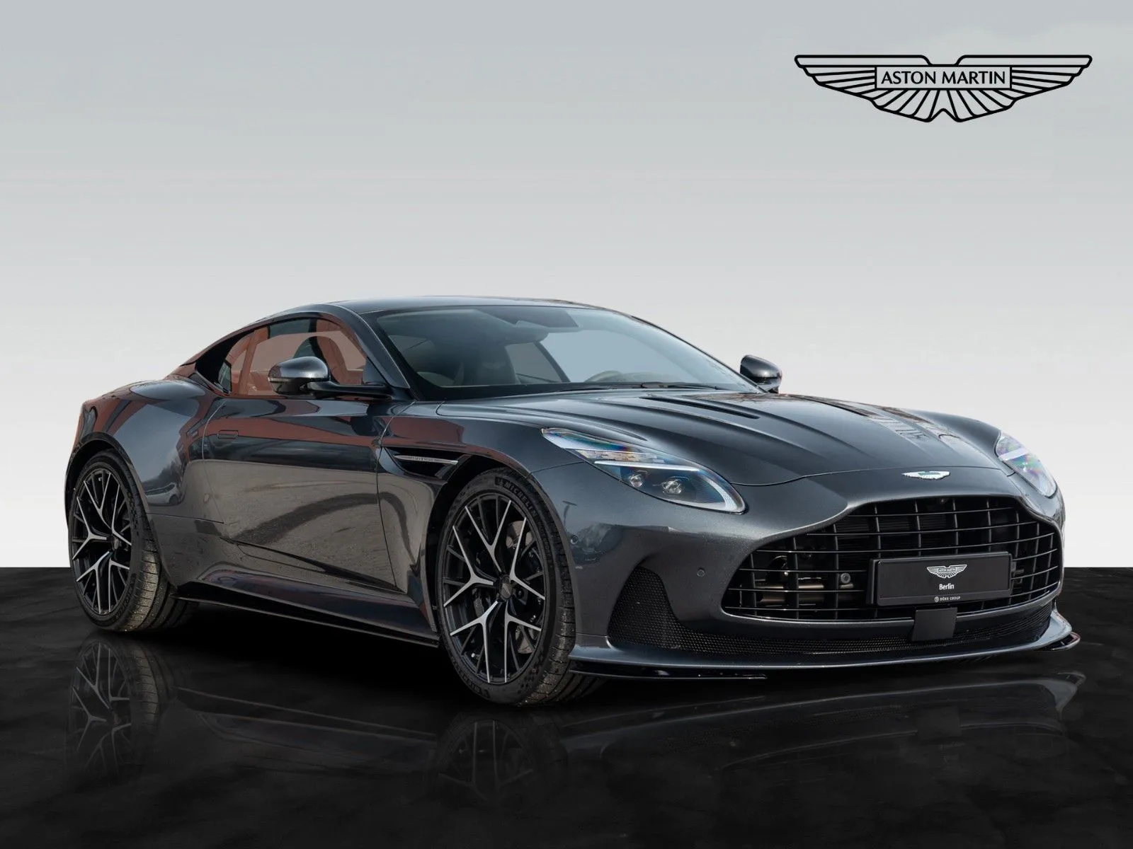 Aston Martin DB12 angeboten von einem Vertragshändler in Berlin, Deutschland, Hauptfoto