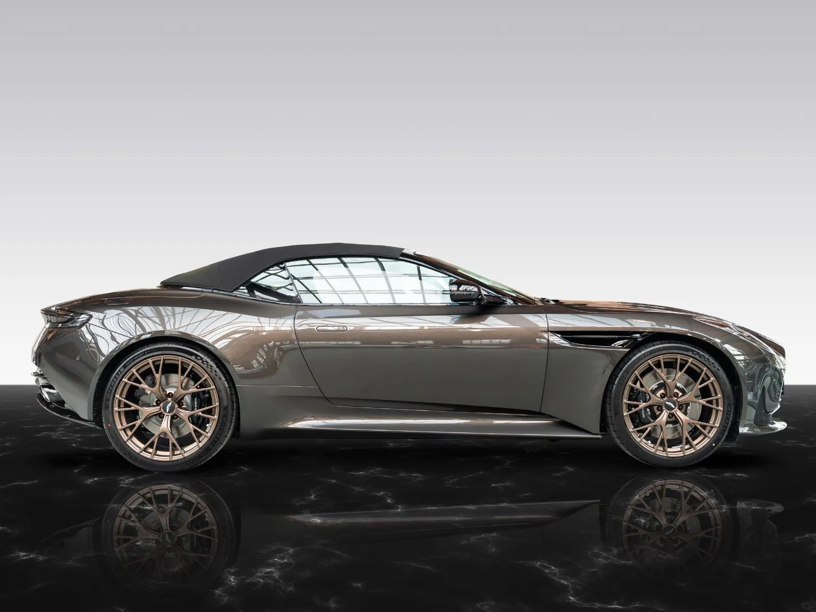 Aston Martin DB12, 5/30