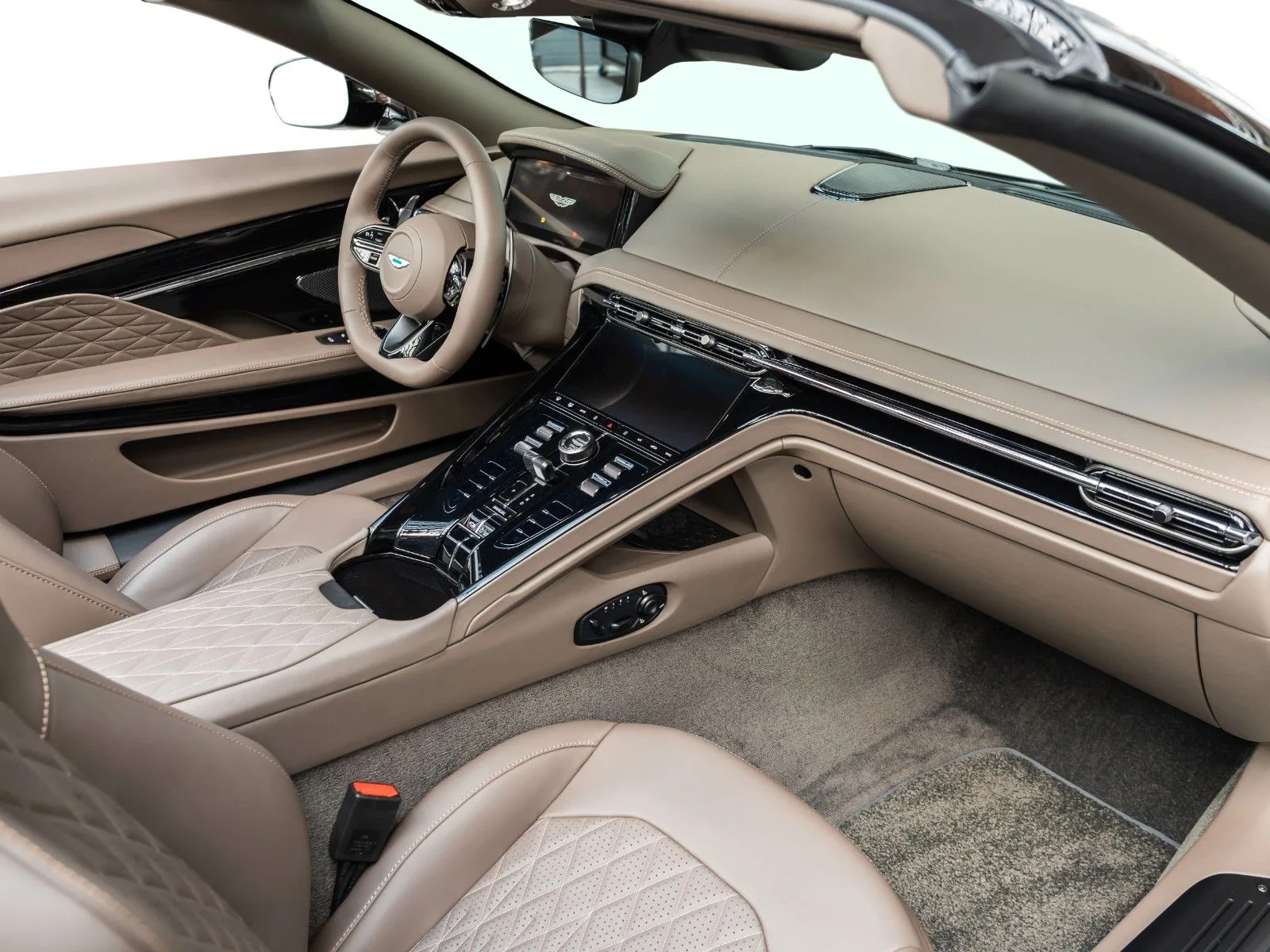 Aston Martin DB12, 7/30