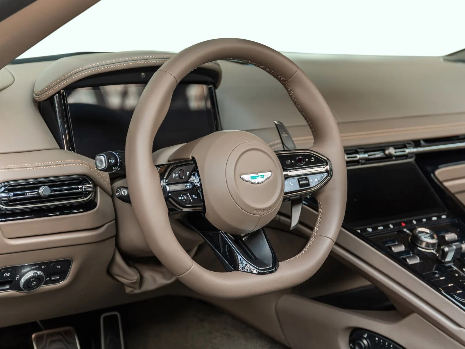 Aston Martin DB12, 8/30