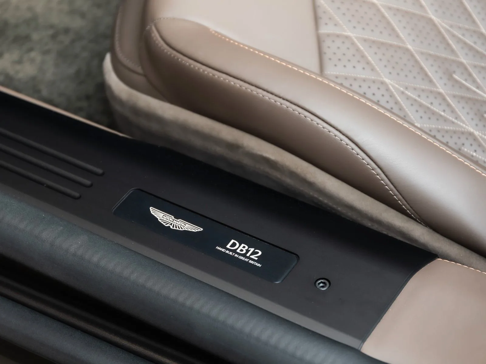 Aston Martin DB12, 11/30