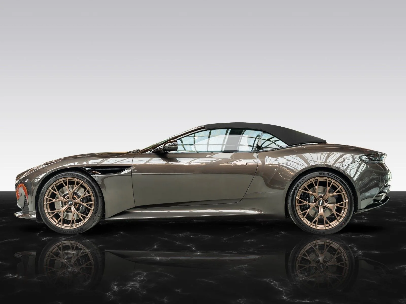 Aston Martin DB12, 14/30