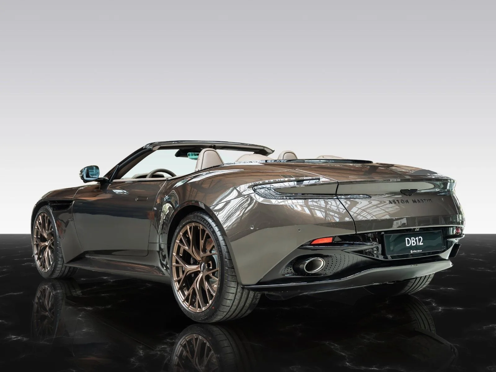 Aston Martin DB12, 16/30