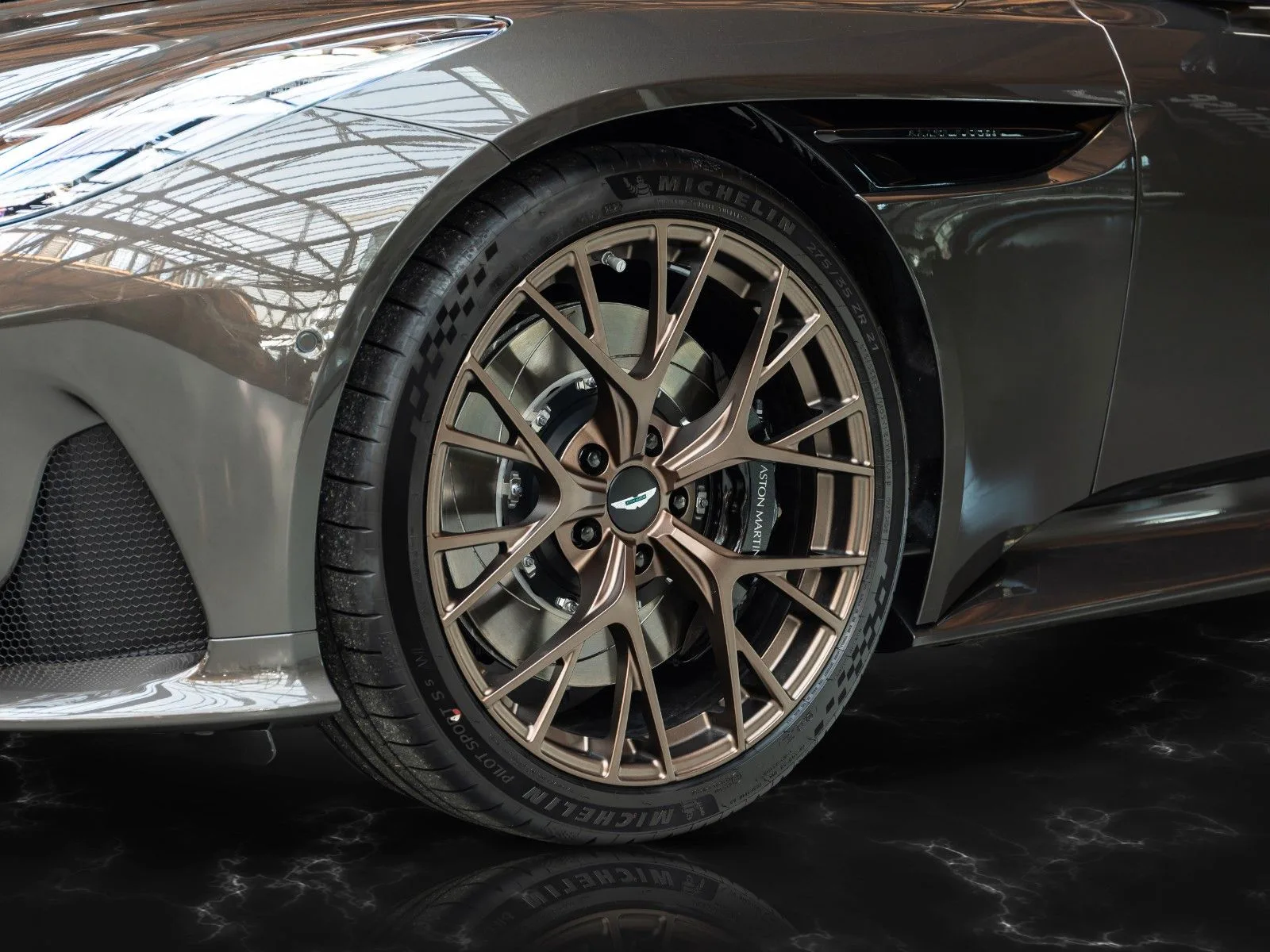 Aston Martin DB12, 20/30