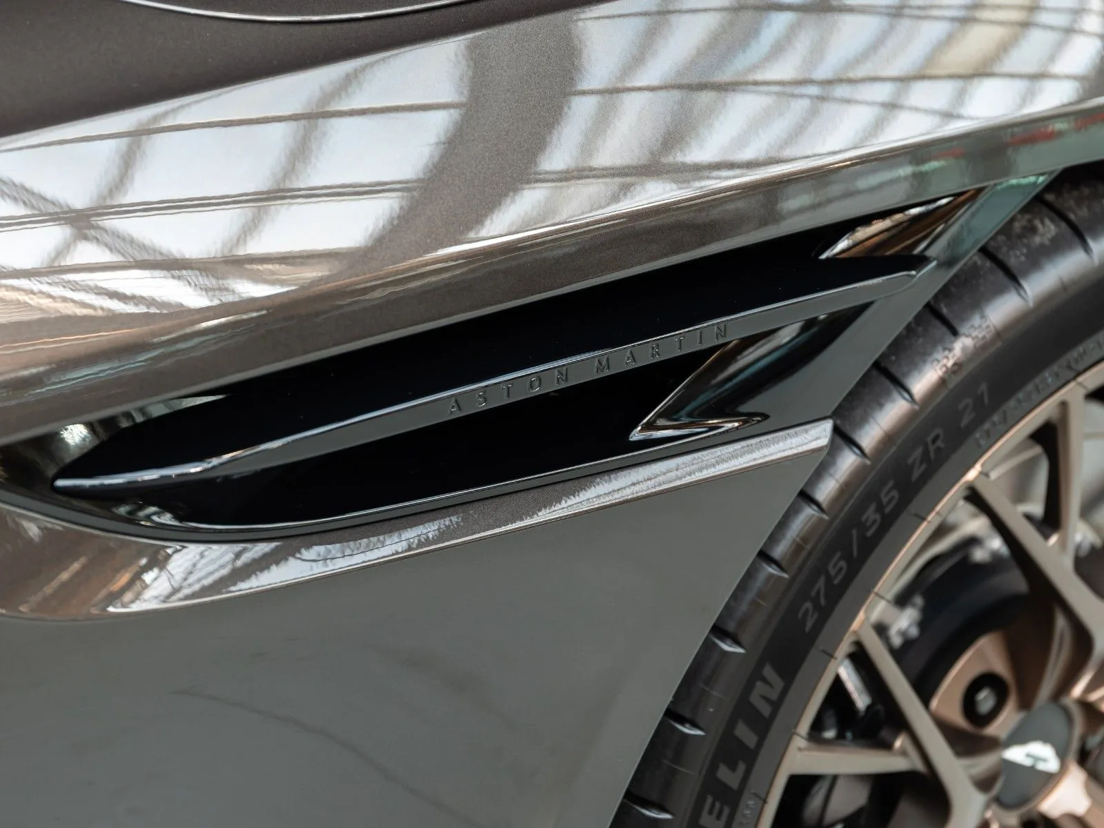 Aston Martin DB12, 22/30
